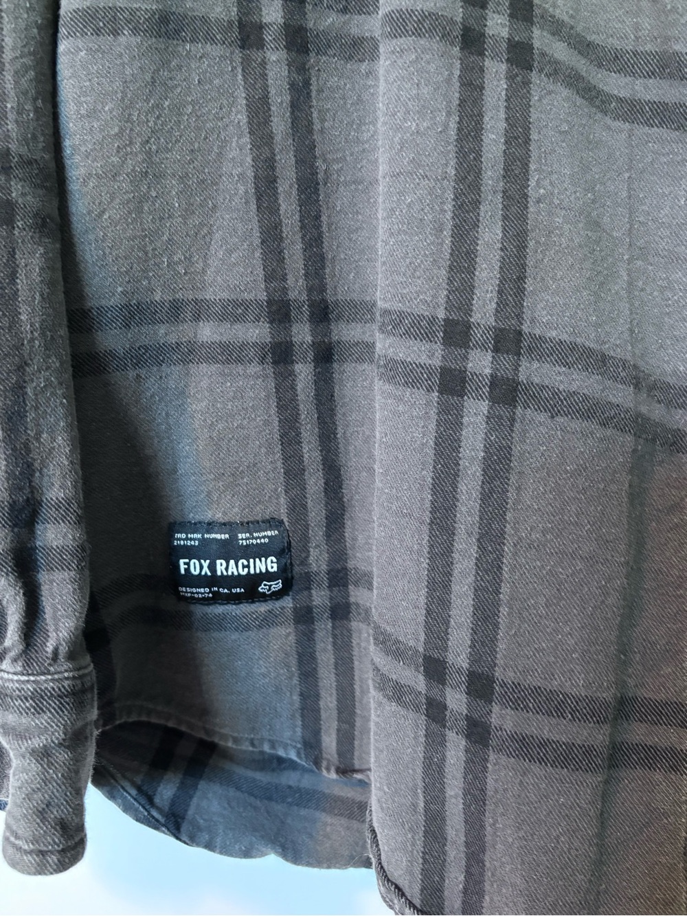 Fox | Long Sleeve Button-Up | Flannel | Size XL - Picture 11 of 13
